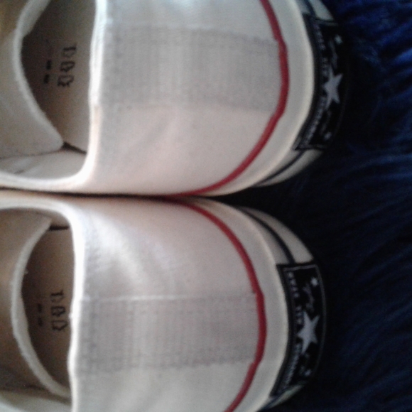 Chuck Taylor Unisex Converse Sneakers - Picture 5 of 8